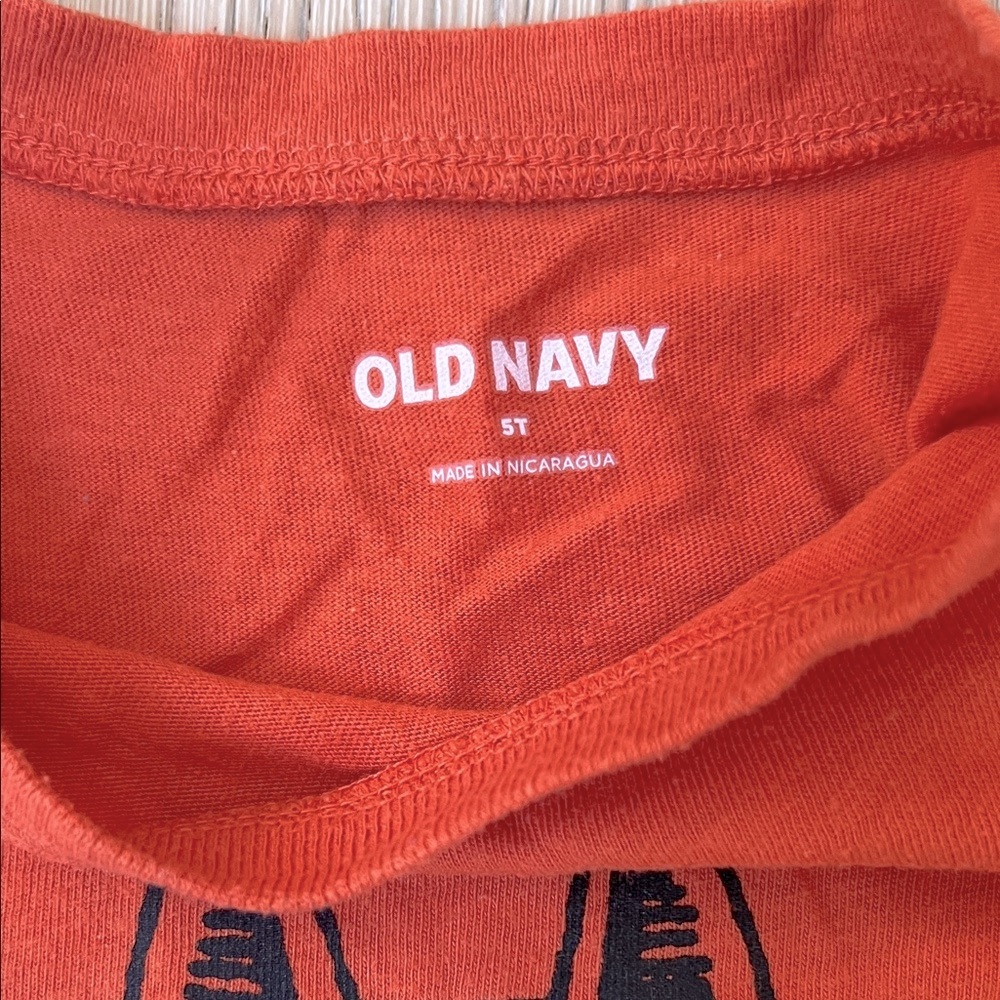 ๐ 5T Halloween Long Sleeved Tee Shirt - Picture 5 of 8